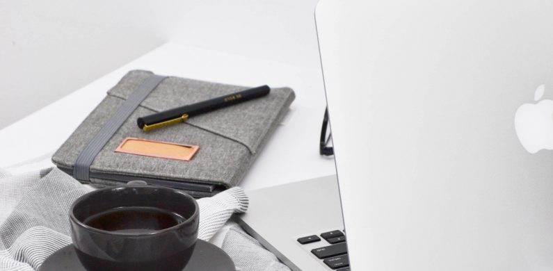 laptop-notebook-coffee cup-pen-photo